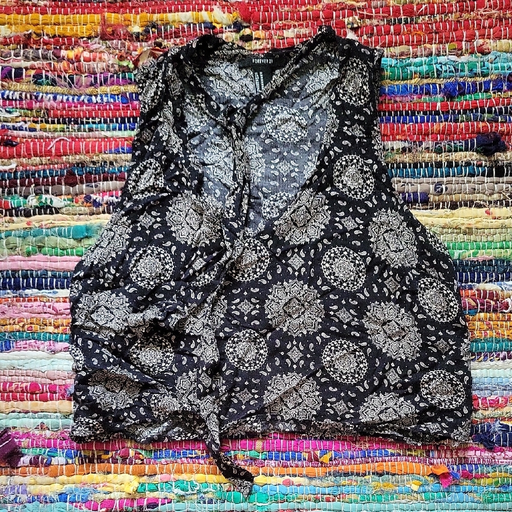 Forever 21 Cropped Floral Blouse